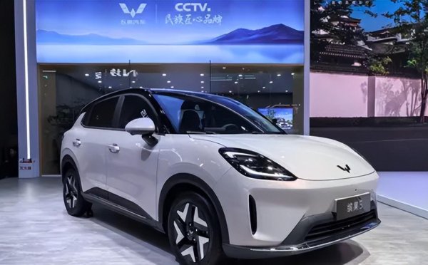 宏粤配资 6.88万起售，续航430公里，搭75千瓦电机，五菱缤果S车长超4米2